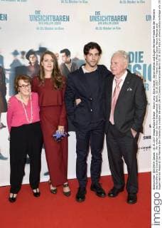 Hanni Levy, Alice Dwyer, Aaron Altaras und Eugen Herman-Friede bei der Premiere des Kinofilms Die Unsichtbaren - Wir wollen leben im Kino International. Berlin, 10.10.2017