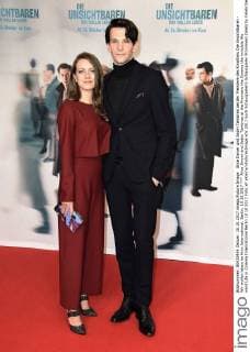 Alice Dwyer und Sabin Tambrea bei der Premiere des Kinofilms Die Unsichtbaren - Wir wollen leben im Kino International. Berlin, 10.10.2017