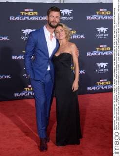 Cast member Chris Hemsworth and his wife, actress Elsa Pataky attend the premiere of the sci-fi motion picture Thor: Ragnarok at the El Capitan Theatre in the Hollywood section of Los Angeles on October 10, 2017. Storyline: Thor is imprisoned on the other side of the universe and finds himself in a race against time to get back to Asgard to stop Ragnarok, the destruction of his homeworld and the end of Asgardian civilization, at the hands of an all-powerful new threat, the ruthless Hela.  LAP2017101021 JIMxRUYMEN