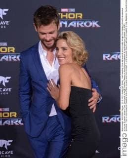 Cast member Chris Hemsworth and his wife, actress Elsa Pataky attend the premiere of the sci-fi motion picture Thor: Ragnarok at the El Capitan Theatre in the Hollywood section of Los Angeles on October 10, 2017. Storyline: Thor is imprisoned on the other side of the universe and finds himself in a race against time to get back to Asgard to stop Ragnarok, the destruction of his homeworld and the end of Asgardian civilization, at the hands of an all-powerful new threat, the ruthless Hela.  LAP2017101025 JIMxRUYMEN