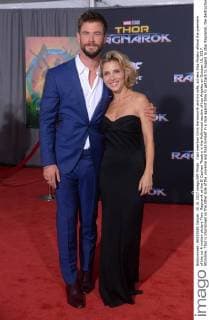 Cast member Chris Hemsworth and his wife, actress Elsa Pataky attend the premiere of the sci-fi motion picture Thor: Ragnarok at the El Capitan Theatre in the Hollywood section of Los Angeles on October 10, 2017. Storyline: Thor is imprisoned on the other side of the universe and finds himself in a race against time to get back to Asgard to stop Ragnarok, the destruction of his homeworld and the end of Asgardian civilization, at the hands of an all-powerful new threat, the ruthless Hela.  LAP2017101024 JIMxRUYMEN