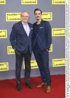 Friedrich von Thun mit Sohn Max von Thun bei der Premiere Wenn Frauen ausziehen auf dem 25. Filmfest Hamburg 2017 im Cinemaxx Dammtor. Hamburg, 10.10.2017