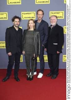 Damian Schipporeit, Katharina Schüttler, Stephan Kampwirth und Hermann Beyer bei der Premiere Tian - Das Geheimnis der Schmuckstraße auf dem 25. Filmfest Hamburg 2017 im Cinemaxx Dammtor. Hamburg, 10.10.2017