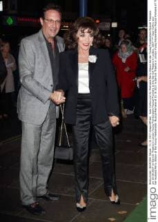 Joan Collins und ihr Ehemann Percy Gibson bei der Young Frankenstein Musical Premiere am 10.10.2017 im Garrick Theatre in London Young Frankenstein Musical Premiere at the Garrick Theatre in London, 2017