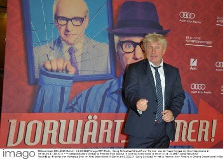 Joerg Schuettauf Ankunft zur Premier von Vorwaerz Immer im Kino Interntional in Berlin am 11.10.2017