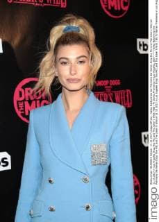 Hailey Baldwin bei der Premiere der Serien Drop the Mic und The Joker s Wild am 11.10.2017 in Los Angeles Drop the Mic and The Joker s Wild (TBS) TV Series Premieres in Los Angeles, 2017
