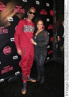 Snoop Dogg und seine Ehefrau Shante Broadus bei der Premiere der Serien Drop the Mic und The Joker s Wild am 11.10.2017 in Los Angeles Drop the Mic and The Joker s Wild (TBS) TV Series Premieres in Los Angeles, 2017