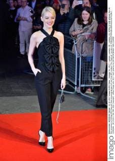 October 12, 2017 - London, London, UK - London, UK. EMMA STONE attends the UK film premiere of Killing Of A Sacred Deer showing as part of the 51st BFI London Film Festival. London UK  - ZUMAl94_ 20171012_zaf_l94_028 Copyright: xRayxTangx