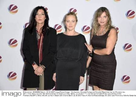 Iris Karcher, Cornelia Freitag und Cornelia Pilgenröder bei der Premiere des SAT.1 Films Nicht mit uns! Der Silikonskandal im Delphi Lux Kino. Berlin, 12.10.2017