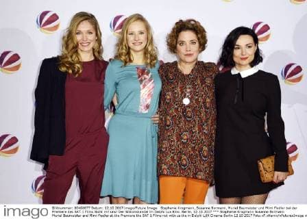 Stephanie Krogmann, Susanne Bormann, Muriel Baumeister und Mimi Fiedler bei der Premiere des SAT.1 Films Nicht mit uns! Der Silikonskandal im Delphi Lux Kino. Berlin, 12.10.2017