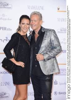 Olaf Berger mit Ehefrau Julia Berger bei Goldene Henne 2017 in der Messe Leipzig am 13.10.2017 - Roter Teppich