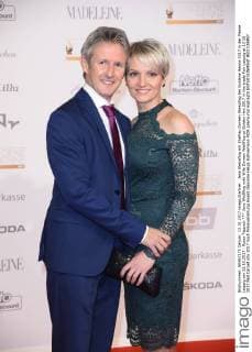 Jens Weissflog mit Ehefrau Doreen Weissflog bei Goldene Henne 2017 in der Messe Leipzig am 13.10.2017 - Roter Teppich