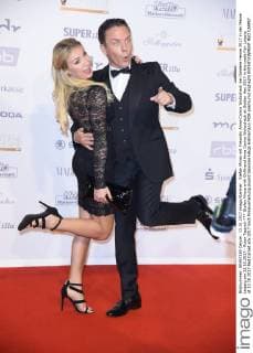 Stefan Mross mit Freundin Anna-Carina Woitschack bei Goldene Henne 2017 in der Messe Leipzig am 13.10.2017 - Roter Teppich