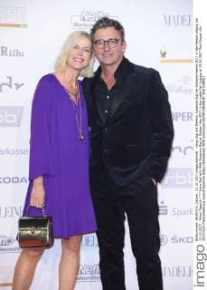 Hans Sigl mit Ehefrau Susanne Sigl bei Goldene Henne 2017 in der Messe Leipzig am 13.10.2017 - Roter Teppich