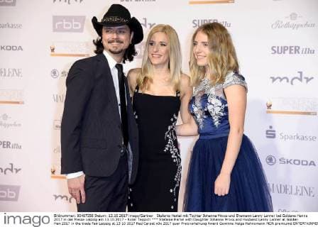 Stefanie Hertel mit Tochter Johanna Mross und Ehemann Lanny Lanner bei Goldene Henne 2017 in der Messe Leipzig am 13.10.2017 - Roter Teppich