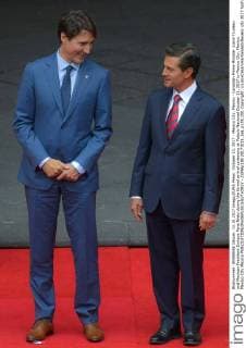 October 13, 2017 - Mexico City, Mexico - Canadian Prime Minister Justin Trudeau and Mexican President Enrique Pena Nieto during the formal arrival ceremony at Palacio Nacional October 12, 2017 in Mexico City, Mexico. Mexico City Mexico - ZUMAp138 20171013_zaa_p138_001 Copyright: xJulioxCesarxHernandezxReyesx