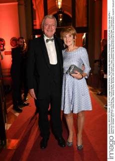 Verleihung des Hessischen Filmpreises in Frankfurt am Main Volker Bouffier ( Hessische Ministerpräsident) mit Ehefrau Verleihung des Hessischen Filmpreis Preis, Auszeichnung, Ehrung Alten Oper Frankfrut am Main 13. Oktober 2017