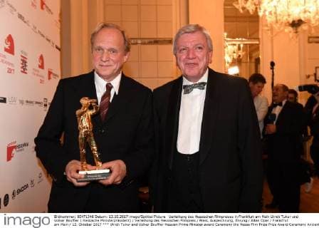 Verleihung des Hessischen Filmpreises in Frankfurt am Main Ulrich Tukur und Volker Bouffier ( Hessische Ministerpräsident) Verleihung des Hessischen Filmpreis Preis, Auszeichnung, Ehrung Alten Oper Frankfrut am Main 13. Oktober 2017