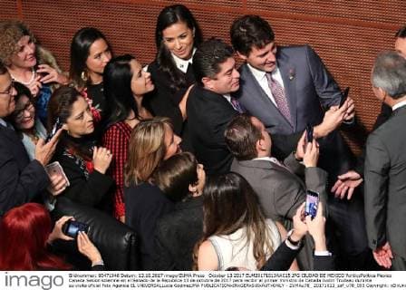 October 13 2017 EUM20171013NAC15 JPG CIUDAD DE MEXICO PoliticsPolitica Mexico Canada Sesion solemne en el Senado de la Republica 13 de octubre de 2017 para recibir al primer ministro de Canada Justin Trudeau durante su visita oficial Foto Agencia EL UNIVERSALLucia GodinezJMA  - ZUMAu78_ 20171013_zaf_u78_055 Copyright: xElxUniversalx