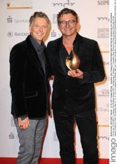 Laudator Jörg Pilawa und Preisträger Hans Sigl bei der Verleihung von Die Goldene Henne am 13.10.2017 in Leipzig Die Goldene Henne 2017 Verleihung in Leipzig