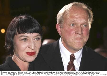 Ulrich Tukur mit Ehefrau Katharina John bei der 28. Verleihung des Hessischen Film- und Kinopreises in der Alten Oper. Frankfurt, 13.10.2017 *** Ulrich Tukur with Wife Catherine John at the 28 award Ceremony the Hesse Film and Kinopreises in the Ancients Opera Frankfurt 13 10 2017 Foto:xP.xBackx xFuturexImage