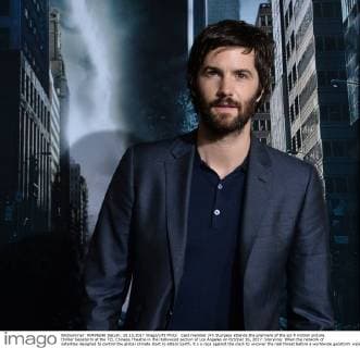 Cast member Jim Sturgess attends the premiere of the sci-fi motion picture thriller Geostorm at the TCL Chinese Theatre in the Hollywood section of Los Angeles on October 16, 2017. Storyline: When the network of satellites designed to control the global climate start to attack Earth, it s a race against the clock to uncover the real threat before a worldwide geostorm wipes out everything and everyone.  LAP2017101629 JIMxRUYMEN