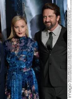 Cast members Abbie Cornish and Gerard Butler attend the premiere of the sci-fi motion picture thriller Geostorm at the TCL Chinese Theatre in the Hollywood section of Los Angeles on October 16, 2017. Storyline: When the network of satellites designed to control the global climate start to attack Earth, it s a race against the clock to uncover the real threat before a worldwide geostorm wipes out everything and everyone.  LAP2017101640 JIMxRUYMEN
