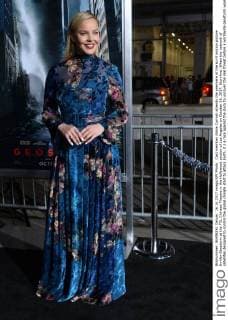 Cast member Abbie Cornish attends the premiere of the sci-fi motion picture thriller Geostorm at the TCL Chinese Theatre in the Hollywood section of Los Angeles on October 16, 2017. Storyline: When the network of satellites designed to control the global climate start to attack Earth, it s a race against the clock to uncover the real threat before a worldwide geostorm wipes out everything and everyone.  LAP2017101616 JIMxRUYMEN