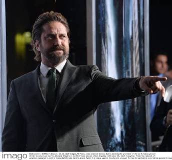 Cast member Gerard Butler attends the premiere of the sci-fi motion picture thriller Geostorm at the TCL Chinese Theatre in the Hollywood section of Los Angeles on October 16, 2017. Storyline: When the network of satellites designed to control the global climate start to attack Earth, it s a race against the clock to uncover the real threat before a worldwide geostorm wipes out everything and everyone.  LAP2017101602 JIMxRUYMEN
