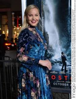 Cast member Abbie Cornish attends the premiere of the sci-fi motion picture thriller Geostorm at the TCL Chinese Theatre in the Hollywood section of Los Angeles on October 16, 2017. Storyline: When the network of satellites designed to control the global climate start to attack Earth, it s a race against the clock to uncover the real threat before a worldwide geostorm wipes out everything and everyone.  LAP2017101612 JIMxRUYMEN