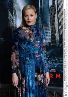 Cast member Abbie Cornish attends the premiere of the sci-fi motion picture thriller Geostorm at the TCL Chinese Theatre in the Hollywood section of Los Angeles on October 16, 2017. Storyline: When the network of satellites designed to control the global climate start to attack Earth, it s a race against the clock to uncover the real threat before a worldwide geostorm wipes out everything and everyone.  LAP2017101613 JIMxRUYMEN
