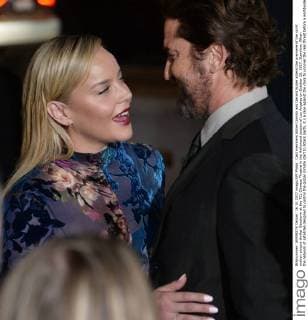 Cast members Abbie Cornish and Gerard Butler attend the premiere of the sci-fi motion picture thriller Geostorm at the TCL Chinese Theatre in the Hollywood section of Los Angeles on October 16, 2017. Storyline: When the network of satellites designed to control the global climate start to attack Earth, it s a race against the clock to uncover the real threat before a worldwide geostorm wipes out everything and everyone.  LAP2017101619 JIMxRUYMEN