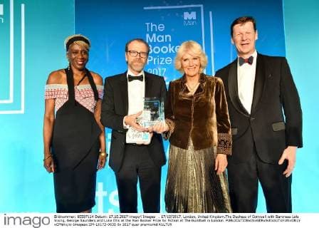 . 17 10 2017. London, United Kingdom.The Duchess of Cornwall with Baroness Lola Young, George Saunders and Luke Ellis at the Man Booker Prize for Fiction at The Guildhall in London.  xCPNAx xi-Imagesx IIM-16173-0035