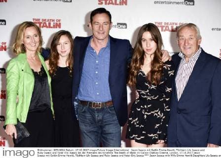 Jason Isaacs mit Gattin Emma Hewitt, Töchtern Lily Isaacs und Ruby Isaacs und Vater Eric Isaacs bei der Premiere des Kinofilms The Death of Stalin im Curzon Chelsea Cinema. London, 17.10.2017 Jason Isaacs mit Gattin Emma Hewitt, Töchtern Lily Isaacs und Ruby Isaacs und Vater Eric Isaacs