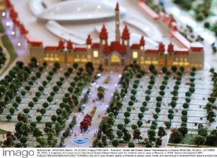 Russland: Modell des Dream Island Themenparks in Moskau MOSCOW, RUSSIA - OCTOBER 19, 2017: A fragment of a mock-up for the future Dream Island theme park for children due to open in Moscow in 2018. Artyom Korotayev TASS  TS0656D1