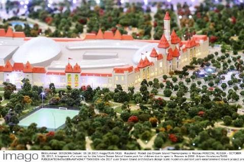 Russland: Modell des Dream Island Themenparks in Moskau MOSCOW, RUSSIA - OCTOBER 19, 2017: A fragment of a mock-up for the future Dream Island theme park for children due to open in Moscow in 2018. Artyom Korotayev TASS  TS0656D6