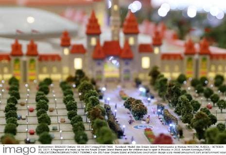 Russland: Modell des Dream Island Themenparks in Moskau MOSCOW, RUSSIA - OCTOBER 19, 2017: A fragment of a mock-up for the future Dream Island theme park for children due to open in Moscow in 2018. Artyom Korotayev TASS  TS0656C3