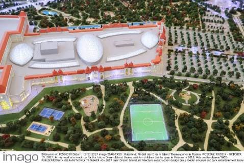 Russland: Modell des Dream Island Themenparks in Moskau MOSCOW, RUSSIA - OCTOBER 19, 2017: A fragment of a mock-up for the future Dream Island theme park for children due to open in Moscow in 2018. Artyom Korotayev TASS  TS0656C4