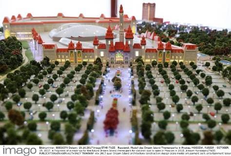Russland: Modell des Dream Island Themenparks in Moskau MOSCOW, RUSSIA - OCTOBER 19, 2017: A fragment of a mock-up for the future Dream Island theme park for children due to open in Moscow in 2018. Artyom Korotayev TASS  TS0656BF