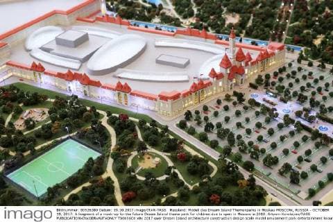Russland: Modell des Dream Island Themenparks in Moskau MOSCOW, RUSSIA - OCTOBER 19, 2017: A fragment of a mock-up for the future Dream Island theme park for children due to open in Moscow in 2018. Artyom Korotayev TASS  TS0656C0