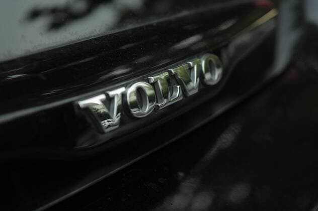 October 19, 2017 - Bydgoszcz, Poland - The Volvo logo is seen on a car in Bydgoszcz, Poland on 19 October, 2017. Bydgoszcz Poland  - ZUMAn230 20171019_zaa_n230_349 Copyright: xJaapxArriensx