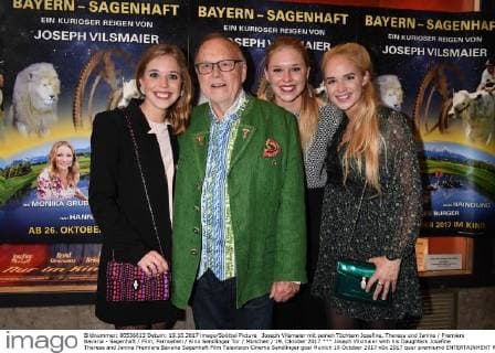 Joseph Vilsmaier mit seinen Töchtern Josefine, Theresa und Janina Premiere Bavaria - Sagenhaft Film, Fernsehen Kino Sendlinger Tor München 19. Oktober 2017