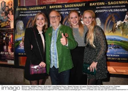 Joseph Vilsmaier mit seinen Töchtern Josefine, Theresa und Janina Premiere Bavaria - Sagenhaft Film, Fernsehen Kino Sendlinger Tor München 19. Oktober 2017