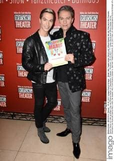Bilder des Tages Julian David und Alfons Haider bei der Premiere des Musicals Santa Maria mit den größten Hits von Roland Kaiser im Deutschen Theater. München, 19.10.2017