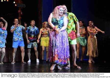 Bettina Meske und Andrea Pagani bei der Premiere des Musicals Santa Maria mit den größten Hits von Roland Kaiser im Deutschen Theater. München, 19.10.2017