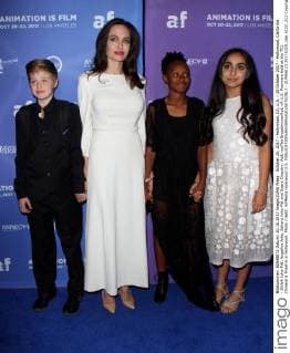 October 20, 2017 - Hollywood, CA, U.S. - 20 October 2017 - Hollywood, California - Shiloh Jolie-Pitt, Angelina Jolie, Zahara Jolie-Pitt and Saara Chaudry. Ã¢â‚¬oeThe BreadwinnerÃ¢â‚¬Â U.S. Premiere held at the TCL Chinese 6 Theatre in Hollywood. Photo Credit: AdMedia Hollywood U.S. - ZUMAa123 20171020_zaa_a123_212 Copyright: xAdmediax