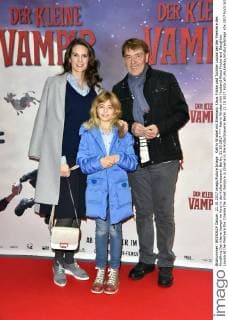 Katrin Wrobel mit Ehemann Klaus Fricke und Tochter Louisa bei der Premiere des Kinofilms Der kleine Vampir im Kino in der Kulturbrauerei. Berlin, 21.10.2017
