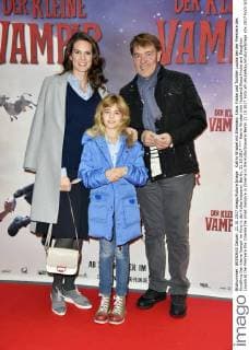 Katrin Wrobel mit Ehemann Klaus Fricke und Tochter Louisa bei der Premiere des Kinofilms Der kleine Vampir im Kino in der Kulturbrauerei. Berlin, 21.10.2017