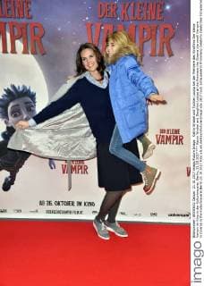 Katrin Wrobel und Tochter Louisa bei der Premiere des Kinofilms Der kleine Vampir im Kino in der Kulturbrauerei. Berlin, 21.10.2017