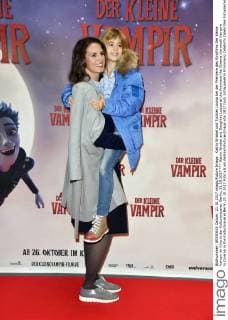 Katrin Wrobel und Tochter Louisa bei der Premiere des Kinofilms Der kleine Vampir im Kino in der Kulturbrauerei. Berlin, 21.10.2017